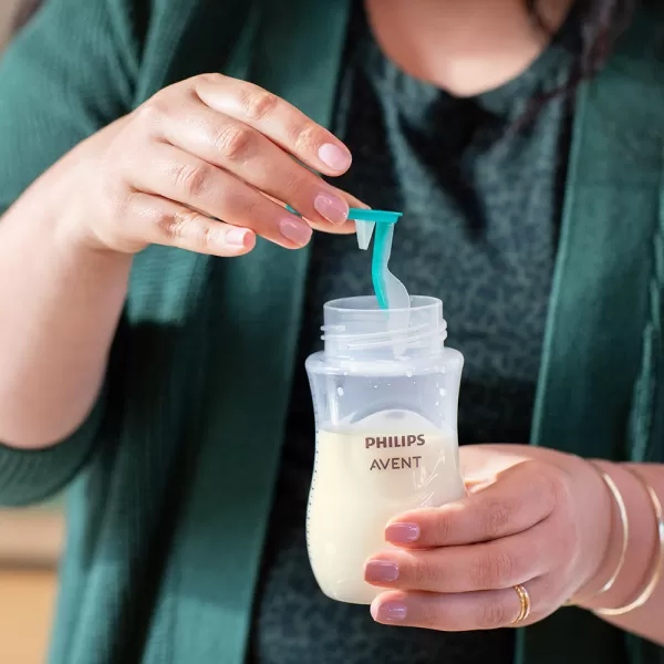 Philips AVENT Láhev Natural Response s ventilem AirFree 260 ml, 1m+dárek PETITE&MARS Miska 6m+